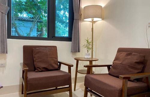 Hualien City Centre House | Literature River Bank 文學河岸 民宿