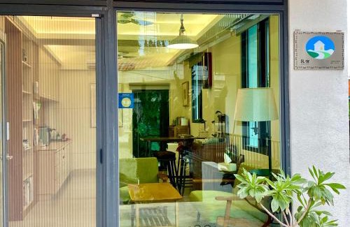 Hualien City Centre House | Literature River Bank 文學河岸 民宿