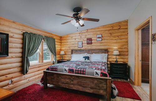 New Tripoli Cabin | Little Bear Lodge with Babbling Brook on 3+ Acres Lehigh Valley/Allentown, PA