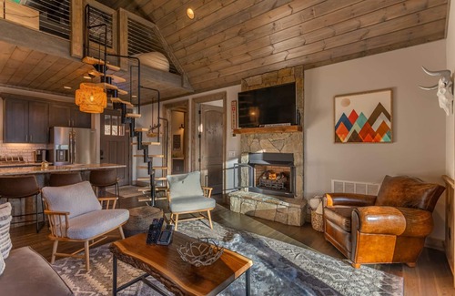 Banner Elk House | Little Big Bear at Eagles Nest - Two King Masters, Great Views, Walk to Tennis!