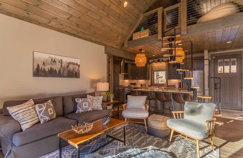 Banner Elk House | Little Big Bear at Eagles Nest - Two King Masters, Great Views, Walk to Tennis!
