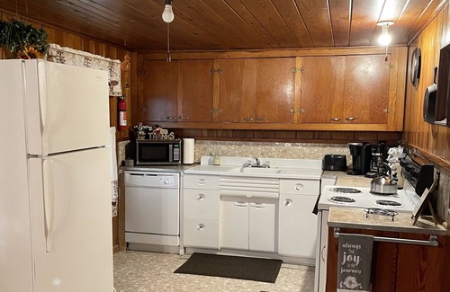 Mid America Cabin | Little cabin just minutes from the North end of Lake Quachita.