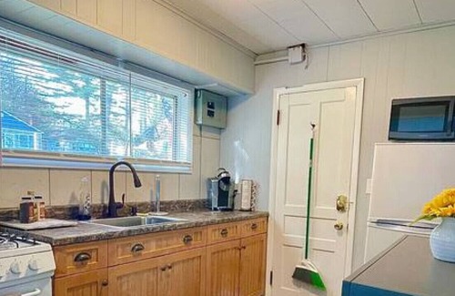 Colchester Cabin | Little camp w/ Private Beach, Beach Toys & Large Yard