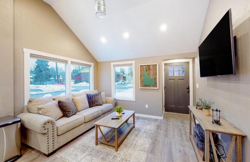 Coeur d'Alene House | Little Charmer