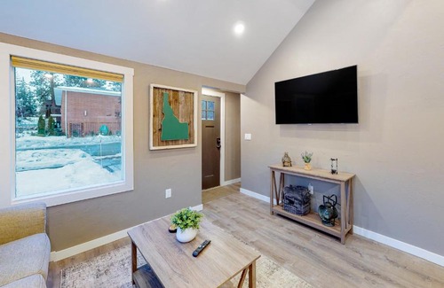 Coeur d'Alene House | Little Charmer
