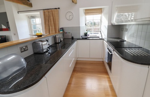 Carnon Downs Cottage | LITTLE CHYGOWLIN, pet friendly, with open fire in Truro