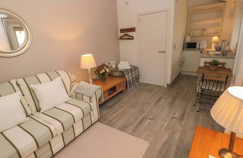 Cowbridge Cottage | LITTLE CLOUD, romantic, character holiday cottage in Cowbridge