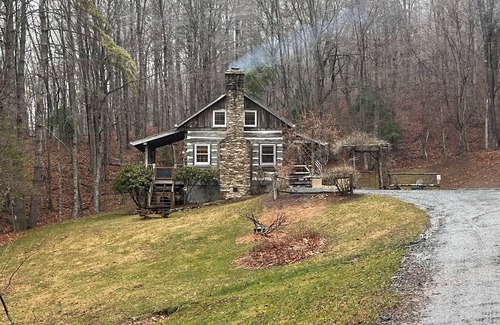 Fleetwood Cabin | Little Creek Cabin, 2 bedrooms, 1.5 Baths (Sleeps 4)