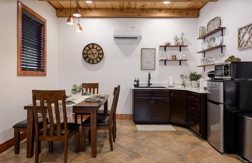 Waco House | Little Dutch Cabin 101-12 Min to Magnolia-baylor