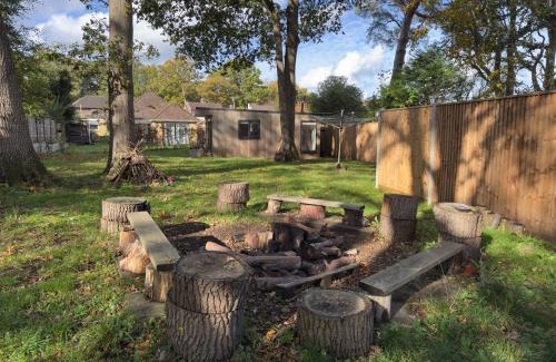 Elstead House | Little Foxwood - Garden Lodge with Sauna