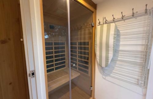 Elstead House | Little Foxwood - Garden Lodge with Sauna