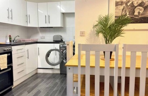 Golborne Apartment | Little Gem Central London