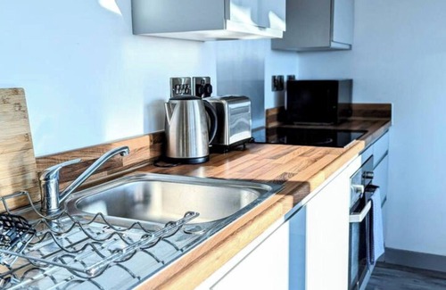 Wolverhampton Apartment | Little Gem Modern Apartment - City Centre