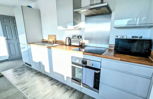 Wolverhampton Apartment | Little Gem Modern Apartment - City Centre