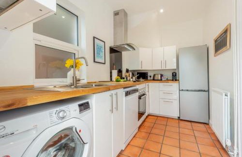 Wimborne House | Little Hamilton - Wimborne