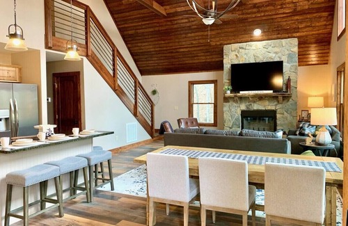 Deep Gap House | Little Hare Hideaway*Hot Tub*Pets OK*FP