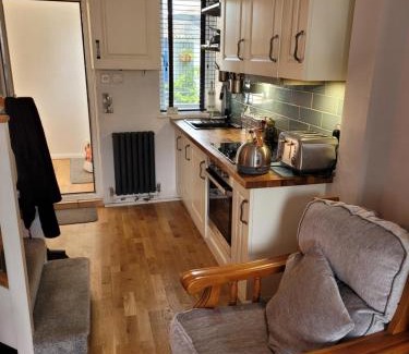 Topsham Apartment | LITTLE HAVEN 1 Bedroom House sought after area