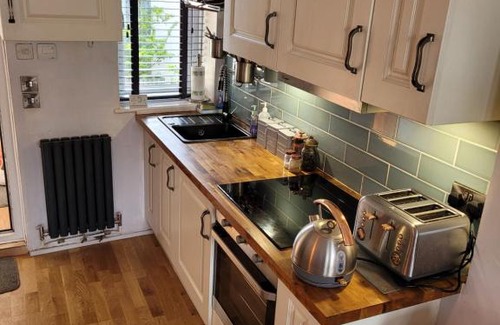 Topsham Apartment | LITTLE HAVEN 1 Bedroom House sought after area