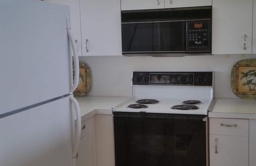 Bonita Springs Condo | Little Hickory Bay~ WOW FACTOR! 2B/2BSleeps 4! Boat dock POOL/SPA GORGEOUS VIEW