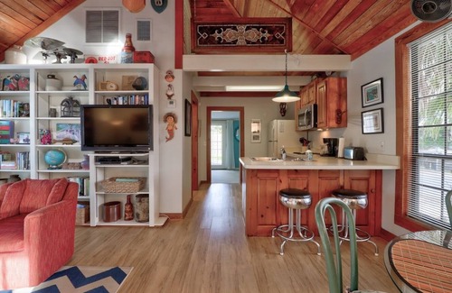 Cedar Key Cottage | Little House, Cute, Cozy Artist Cottage