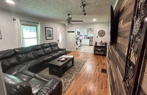 Jasper House | Little House in Jasper