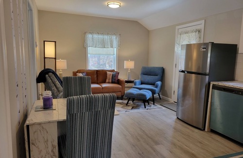 Brimfield House | Little House Inn-Family/Pet friendly Private Home-Brimfield-2 bedroom, sleeps 8