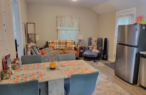 Brimfield House | Little House Inn-Family/Pet friendly Private Home-Brimfield-2 bedroom, sleeps 8