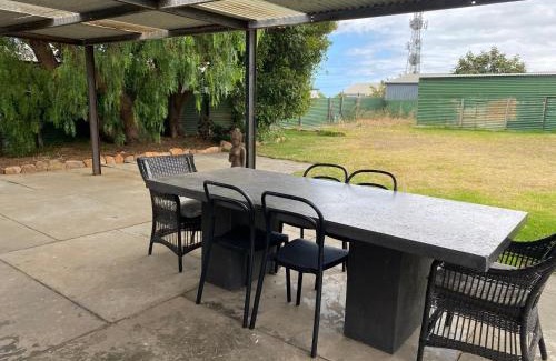 Kingscote House | Little Kobada
