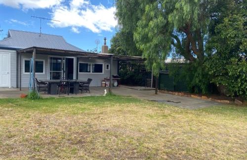Kingscote House | Little Kobada