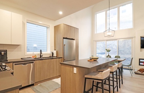 McKinley House | Little Lake Loft | Executive Rental | Pet Friendly
