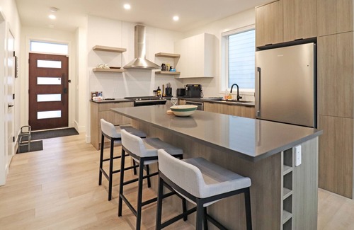 McKinley House | Little Lake Loft | Executive Rental | Pet Friendly