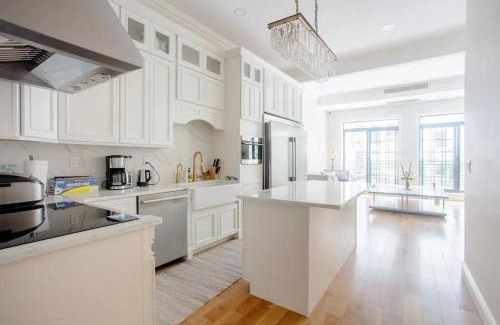 Hell's Kitchen House | Little manhattan near Time Square