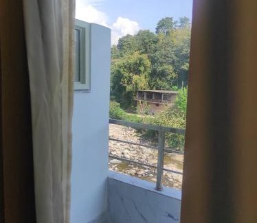 Kangra Hotel | Little Mastiff Dharamshala Airport
