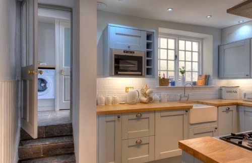 Lyme Regis House | Little Monmouth, Lyme Regis Old Town, 4 bed, parking, pet friendly