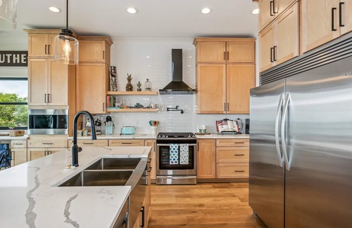 Gulf Breeze House | Little Palm - Luxurious Waterfront Hidden Gem - Breathtaking Views - New Dock