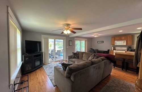 North Windham House | Little Sebago Lake Cottage with WiFi and AC - 5 Minutes to Windham Amenities