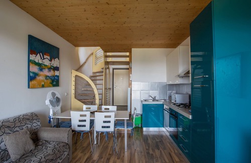 Clibbio House | Little terraced house on the green hills above Salò - Blue House