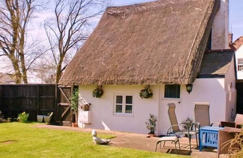 Walton on the Naze Cottage | LITTLE THATCH, pet friendly, with a garden in Walton-On-The-Naze