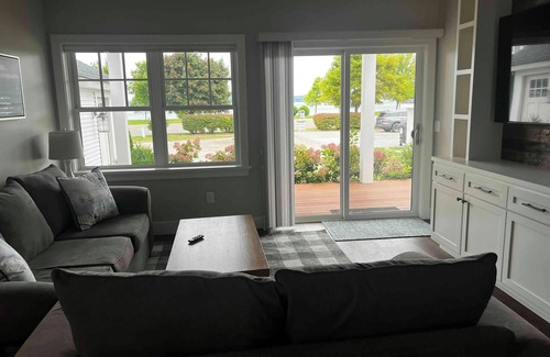 Petoskey Condo | Little Traverse Bay Getaway