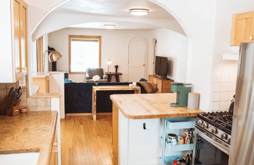 Bozeman House | Little Yellow House - Downtown Charming 2 BDRM 🏡