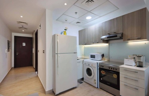 Jumeirah Village Triangle Apartment | Livbnb - Chic and Cosy Studio with Rooftop Pool, JVT