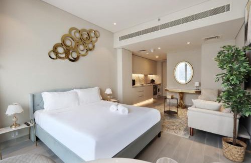 Dubai Marina Apartment | Livbnb - Sea and Marina View, Steps to Marina Walk