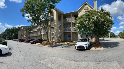 Elizabeth Hotel | Live In Lodge Marietta