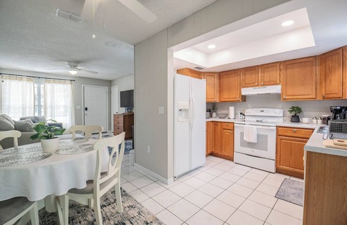 Winter Haven House | Live Oak Oasis - Getaway Close to Legoland! Sleeps 8 Guests, Fenced yard, Games