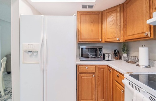 Winter Haven House | Live Oak Oasis - Getaway Close to Legoland! Sleeps 8 Guests, Fenced yard, Games