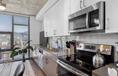 Five Points South Apartment | Live the High Life Chic 2BR Apartment in BHM
