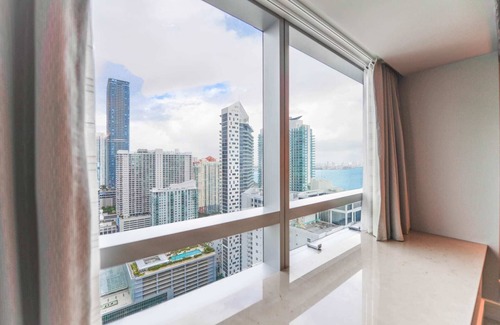 Brickell Apartment | Live the Miami Experience in an Exclusive Condo 4S