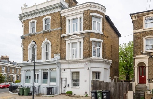 Camberwell Apartment | Livestay Cozy One Bedroom Apartment in Brixton