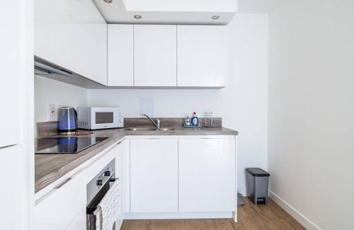Luton Apartment | Livestay Modern 1Bed Apt/Private Building