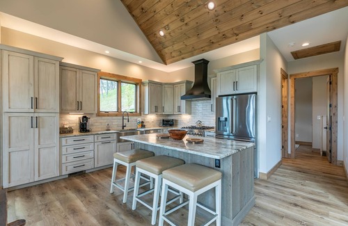 Banner Elk House | Livin' Lodge at Eagles Nest - Hot tub, Views, Pool table, Pet Friendly!